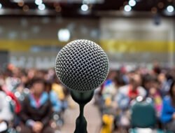 Begini Tanda Seseorang Punya Kecerdasan Berbicara Tinggi