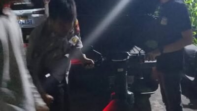 Polsek Pontianak Selatan mengamankan sepeda motor yang ditinggalkan sekelompok remaja saat kabur dari penggerebekan kasus dugaan aksi ngelem.