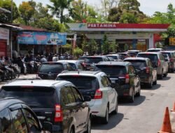 Nestapa Lebaran, Antrean yang Tak Mau Usai