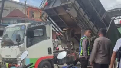 Seorang sopir dump truck tewas akibat kecelakaan kerja di Sekadau setelah tubuhnya terjepit bak hidrolik saat membongkar muat pupuk pada Rabu (11/3/2026).