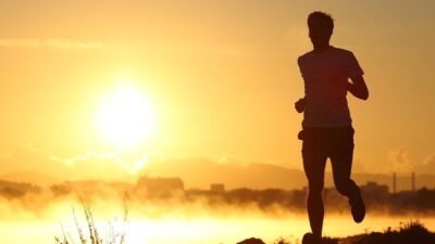 Ilustrasi - Melakukan olahraga pada waktu subuh sangat efektif mempercepat proses pembakaran lemak. Aktivitas fisik pagi ini juga meningkatkan metabolisme tubuh sepanjang hari. (Dok. Ist)