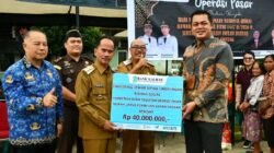 Pemkab dan Bank Kalbar menggelar operasi pasar di Sintang pada Selasa (17/3/2026) dengan menyediakan 1.000 paket sembako murah jelang Idulfitri.