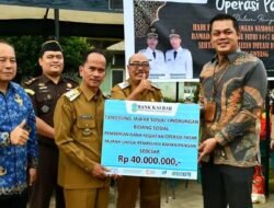 Ada Sembako Rp80 Ribu dan Gas 3 Kg! Ratusan Warga Padati Operasi Pasar di Sintang