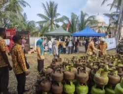 Operasi Pasar di Benua Kayong, Warga Ketapang Bisa Tebus Sembako Murah
