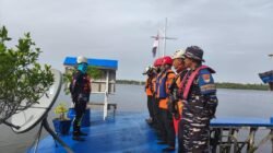 Tim SAR gabungan yang terdiri dari Posal Kendawangan, Basarnas, dan BPBD saat apel persiapan pencarian ABK di perairan Kendawangan. (Dok. HO/Faktakalbar.id)