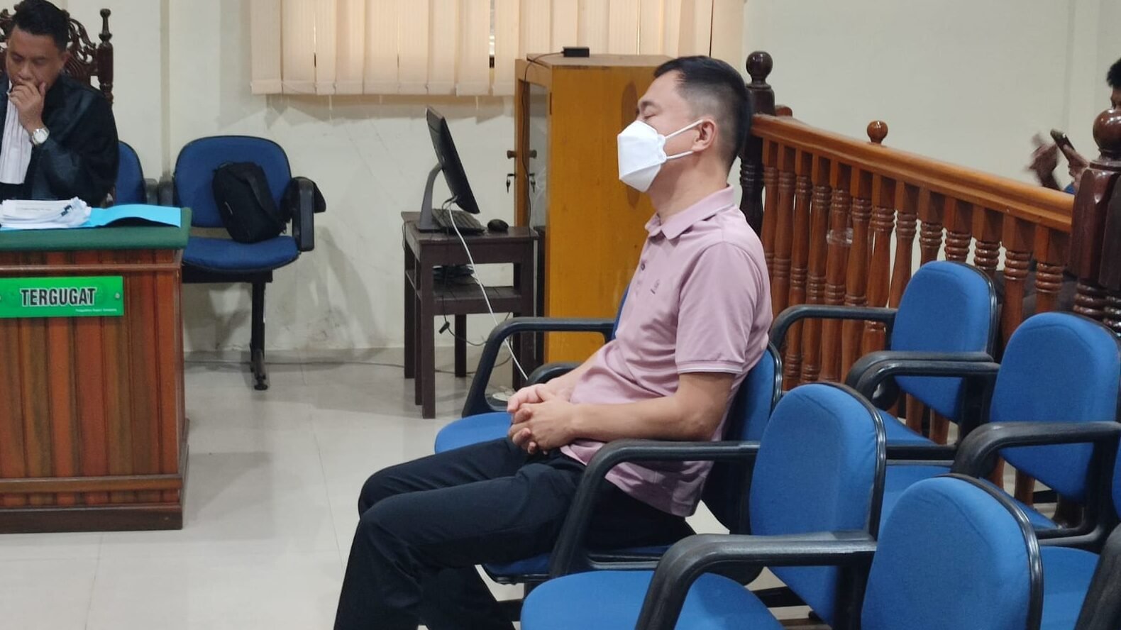 "Pakar hukum Binus University menyebut kasus tambang emas Ketapang dengan terdakwa Liu Xiaodong diduga cacat hukum karena melanggar asas ne bis in idem. "