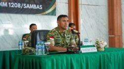Pangdam XII/Tanjungpura Mayjen TNI Novi Rubadi Sugito saat memberikan pengarahan dan motivasi kepada prajurit di Markas Kodim 1208/Sambas, Jumat (27/3/2026).