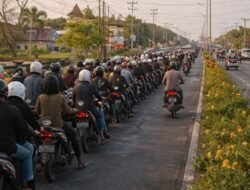 Panic Buying Parah di Sambas, Warga Antre Mengular