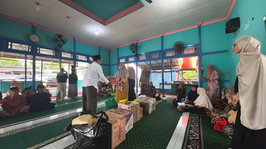 PWA Kalbar dan MHH di PAnti Asuhan Tunas Islam Rasau Jaya. (Dok. HO/Faktakalbar.id)