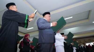 Wali Kota Pontianak Edi Rusdi Kamtono melantik 29 pejabat eselon 3 dan 4 di Aula Sultan Syarif Abdurrahman. (Dok. HO/Faktakalbar.id)