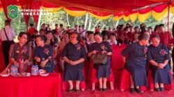 Wali Kota Singkawang Tjhai Chui Mie melakukan ritual doa dalam acara peletakan batu pertama pembangunan Vihara Yao De Fo Yuan di Kelurahan Sedau. (Dok. HO/Faktakalbar.id)