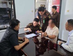 Rugikan Negara Rp999 Juta, Tersangka Kasus Korupsi Kades Balai Ingin Resmi Dilimpahkan ke Kejaksaan