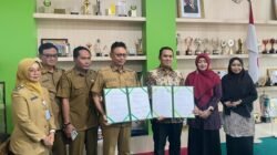 "Pemerintah Kota Pontianak dan Universitas Muhammadiyah Pontianak resmi menjalin kerja sama untuk menunjang visi kota hijau, penataan infrastruktur, hingga program Indonesia ASRI. "