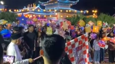 Ribuan peserta antusias memeriahkan pawai pembukaan Festival Tanglong Kuala Mempawah 2026 di Kelurahan Pasir Wan Salim pada Selasa malam.