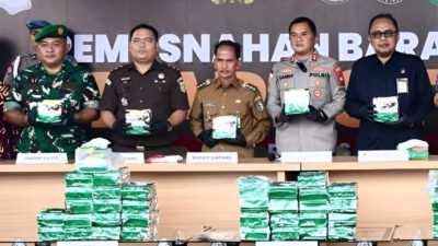 Bupati Sintang Gregorius Herkulanus Bala menghadiri langsung acara pemusnahan 57 kilogram barang bukti narkoba di Kepolisian Resor Sintang. (Dok: Prokopim Sintang)