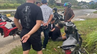 Petugas kepolisian Polsek Entikong mengamankan terduga pelaku pembawa narkotika jenis sabu di kawasan Jalan Lintas Malindo, Kabupaten Sanggau.