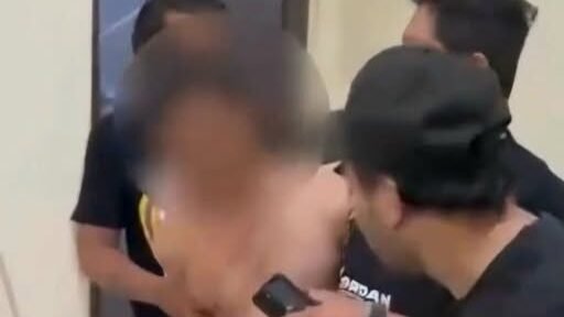 Tersangka IR saat diamankan oleh pihak kepolisian di sebuah indekos di Kota Pontianak usai melakukan aksi pencurian sepeda motor di wilayah Kabupaten Bengkayang.