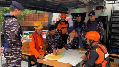 "pencarian-hari-ketiga-abk-kapal-terbalik-sungai-kapuas-nihil"