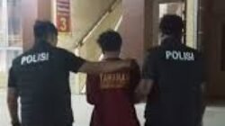 Personel Polresta Pontianak berhasil meringkus tersangka pelaku pencurian telepon genggam bermodus pura-pura salat berjamaah di kawasan masjid.