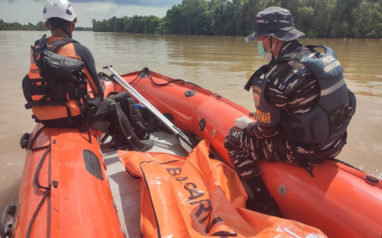 "Tim SAR gabungan menemukan Yahdi Arriansyah, penumpang KM Sulawesi yang jatuh di Sungai Kapuas, dalam kondisi meninggal dunia pada hari ketiga pencarian."