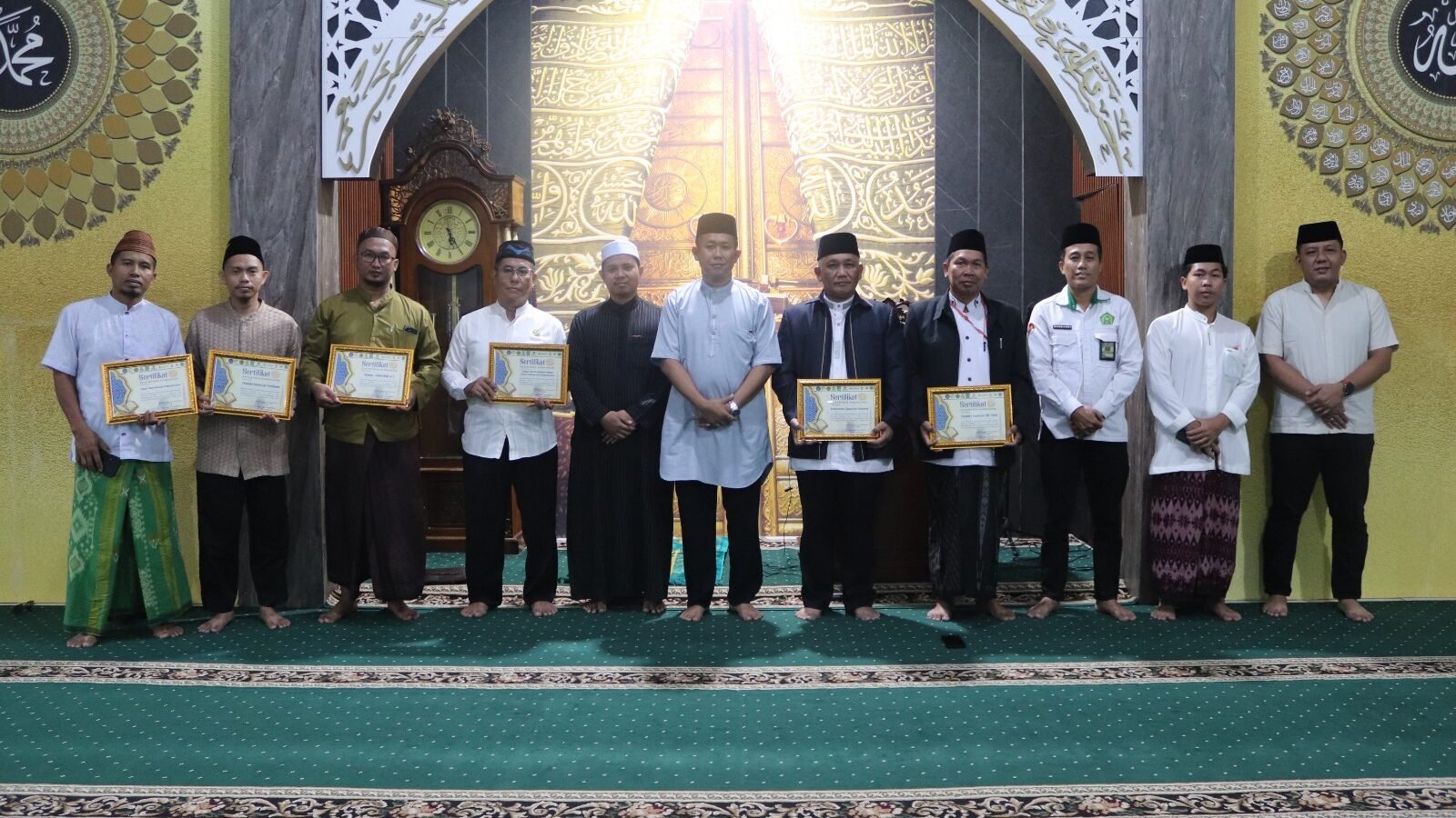 Kalapas resmi menutup program Pesantren Ramadan di Lapas Pontianak pada Selasa (17/3/2026). Warga binaan diharapkan keluar menjadi santri yang beriman.
