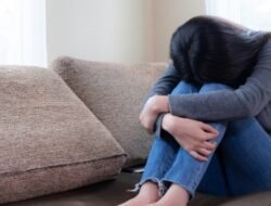 Tiba-Tiba Merasa Sedih dan Hampa? Kenali 6 Penyebabnya Secara Psikologis