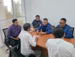 Kejati Kalbar Serahkan Dua Tersangka Kasus Korupsi Hibah Pembangunan SMA Mujahidin ke Kejari Pontianak