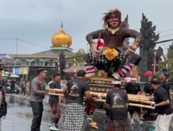 Ogoh-Ogoh Raksasa di Simpang Brimob Kubu Raya Sedot Perhatian Warga