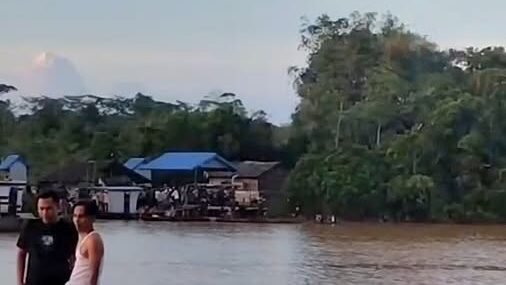 Lokasi pencarian korban yang jatuh dari perahu motor kelotok di Sungai Landak.