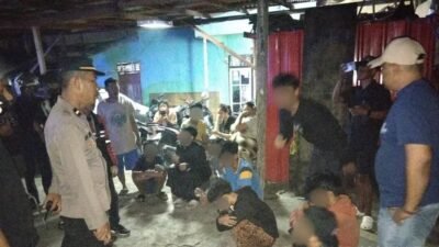 Kepolisian Sektor Pontianak Barat memberikan pembinaan kepada sepuluh anak di bawah umur yang kedapatan hendak melakukan aksi tawuran pada waktu subuh.