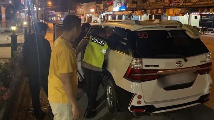 Anggota Polres Bengkayang berhasil menemukan seorang perempuan yang sempat dilaporkan hilang dan mengungkap kasus dugaan penipuan serta ancaman yang dialaminya.