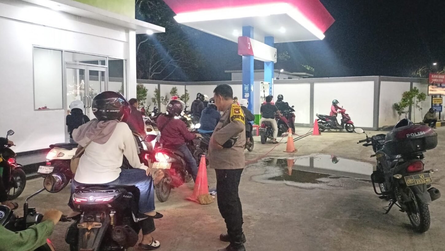 "Polres Kubu Raya pastikan ketersediaan stok BBM aman menjelang mudik Lebaran 2026. Polisi perketat pengawasan SPBU dan tindak tegas praktik tangki modifikasi."