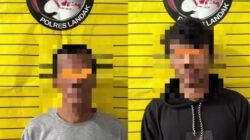 "Satresnarkoba Polres Landak tangkap dua terduga pengedar sabu berinisial T dan A di Ngabang. Simak kronologi penangkapan dan barang bukti yang disita."