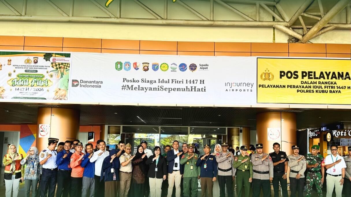 Personel gabungan instansi bandara saat apel pembukaan Posko Siaga Idulfitri 1447 H di Bandara Internasional Supadio. (Dok. HO/Faktakalbar.id)