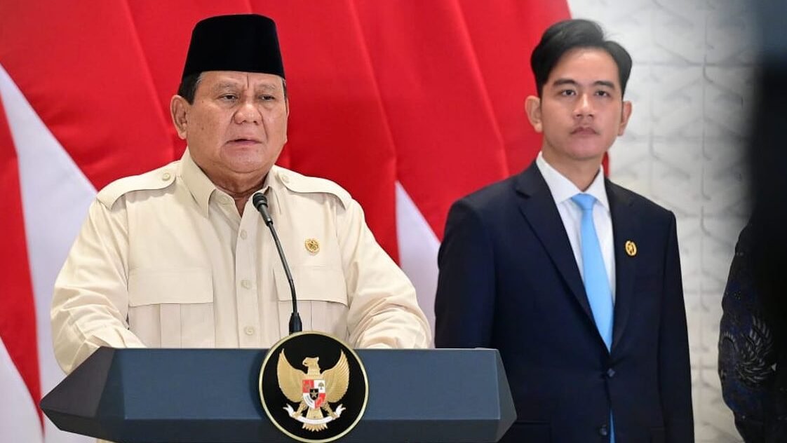 "Presiden Prabowo Subianto memastikan program Makan Bergizi Gratis (MBG) tetap jalan di tengah krisis Timur Tengah. Efisiensi anggaran akan dialihkan ke sektor lain. "