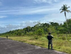 Satgas Yon Parako 466 Pasgat Jalankan Tugas Ganda: Operasikan Lapter Aboy Sembari Berbagi Kasih di Pedalaman Papua