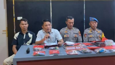 Kasat Resnarkoba Polres Singkawang, Iptu Defi Irawan, saat memimpin press conference pengungkapan kasus tindak pidana narkotika.