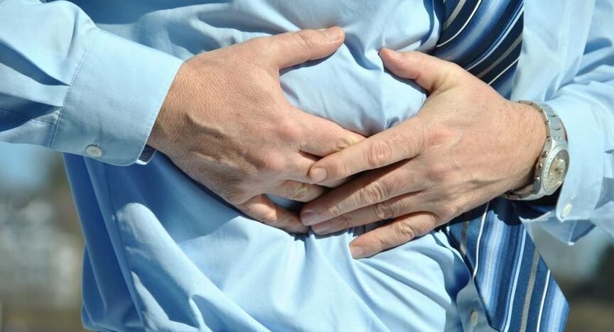 "Benarkah puasa Ramadan dapat menyembuhkan penyakit asam lambung? Simak fakta medisnya serta daftar makanan yang wajib dihindari oleh penderita GERD selama berpuasa. "