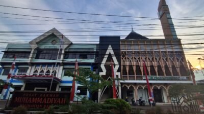 "PWM Kalimantan Barat akan menggelar Salat Idulfitri 1447 H serentak pada Jumat, 20 Maret 2026. Simak lokasi terpusat dan pesan ukhuwah dari pimpinan Muhammadiyah."