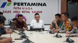 Wali Kota Pontianak Edi Rusdi Kamtono memimpin rapat koordinasi bersama Pertamina dan Forkopimda terkait percepatan distribusi BBM di Kantor Pertamina. (Dok. HO/Faktakalbar.id)