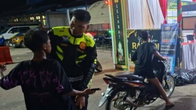 Personel Polres Kapuas Hulu saat mengamankan sejumlah kendaraan bermotor roda dua yang menggunakan knalpot tidak sesuai dengan spesifikasi teknis pabrikan.