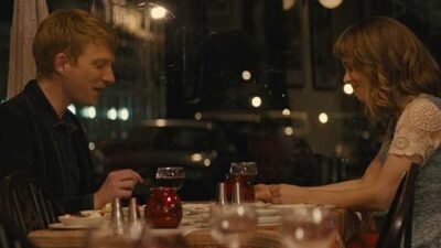 "Sedang merasa melankolis? Simak 5 rekomendasi film berkualitas yang mampu memvalidasi perasaan dan memberikan ketenangan saat ditonton di sore hari."