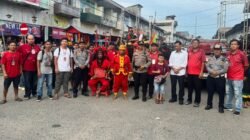 Arak-arakan naga, barongsai, dan tatung memeriahkan tradisi budaya Ritual Cuci Jalan di kawasan Pekong Tri Dharma Sanggau menjelang puncak perayaan Cap Go Meh 2026.