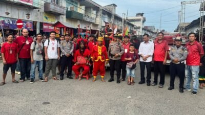 Arak-arakan naga, barongsai, dan tatung memeriahkan tradisi budaya Ritual Cuci Jalan di kawasan Pekong Tri Dharma Sanggau menjelang puncak perayaan Cap Go Meh 2026.