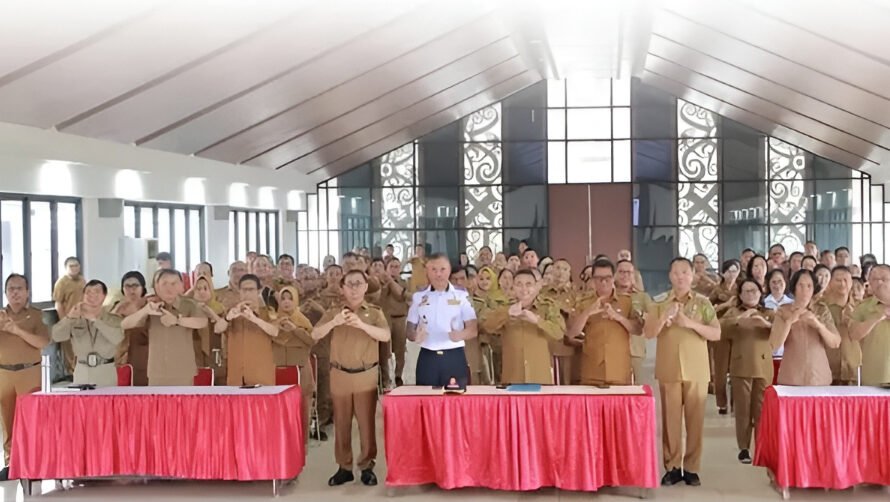Bupati Bengkayang Sebastianus Darwis mengumpulkan pimpinan perangkat daerah untuk menyusun rencana program pembangunan daerah tahun 2027. (Dok: Diskominfo Bengkayang)