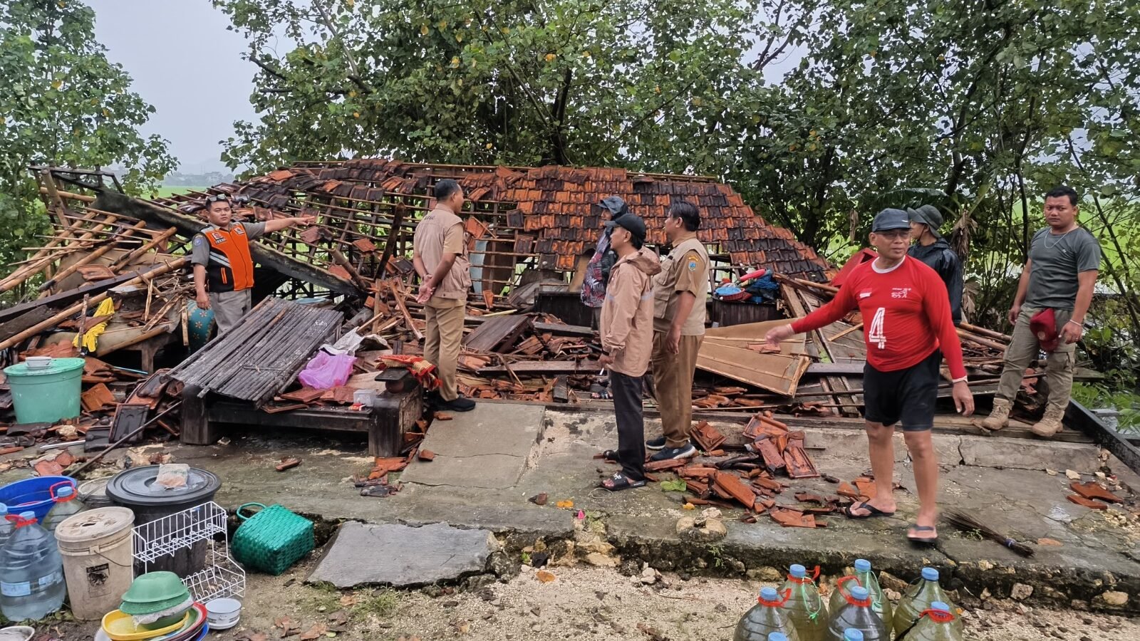 Hujan disertai angin kencang yang melanda Kecamatan Undaan, Kabupaten Kudus, Provinsi Jawa Tengah pada Senin (30/3). Sebanyak 2 rumah dilaporkan rusak berat. Sumber: BPBD Kabupaten Kudus