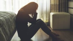 "Mengapa orang memilih menghilang saat sedih? Simak 5 alasan psikologis mulai dari menghindari emotional burnout hingga upaya menjaga privasi dan kendali diri."