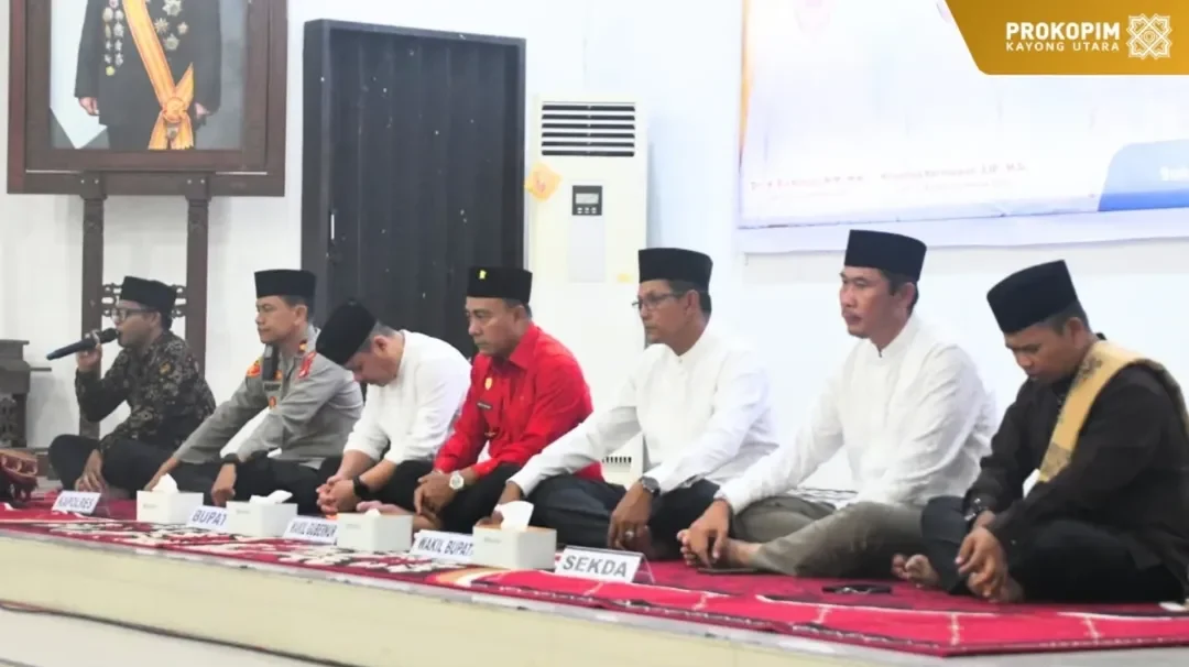 Bupati Kayong Utara Romi Wijaya bersama Wakil Gubernur Kalbar Kristantus Kurniawan dan jajaran Forkopimda saat menghadiri Safari Ramadan di Pendopo Bupati. (Dok. HO/Faktakalbar.id)