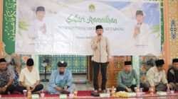 Wakil Bupati Ketapang Jamhuri Amir memberikan sambutan di hadapan warga saat acara Safari Ramadan Pemkab Ketapang di Masjid Al-Mujahidin, Desa Mekar Sari. (Dok. HO/Faktakalbar.id)