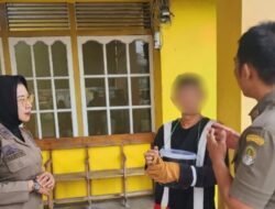 Tertibkan PGOT dan Parkir Liar, Satpol PP Ketapang Jaring Badut Jalanan di Lampu Merah